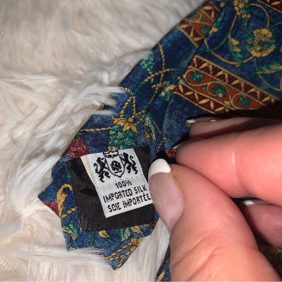 THE METROPOLITAN MUSEUM OF ART MEN'S TIE 100% IMPORTED SILK - Picture 2 of 3